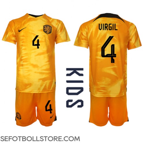 Nederländerna Virgil van Dijk #4 Replika babykläder Hemmaställ Barn VM 2022 Kortärmad (+ korta byxor)